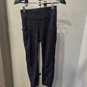 Lululemon Black Patterned Leggings - Size 6 GUC
